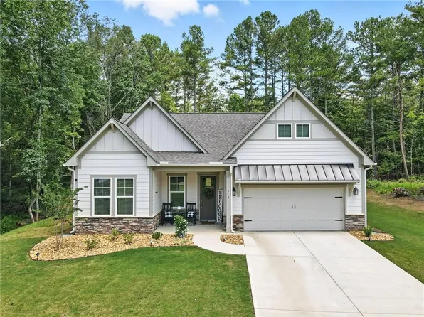 562 Linger Longer Dr, Ellijay, GA 30540