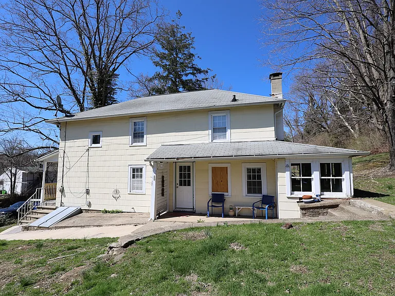 48 W Branchville Rd — Photo 3