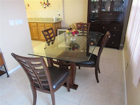 5th image of 4113 Oakridge V #4113