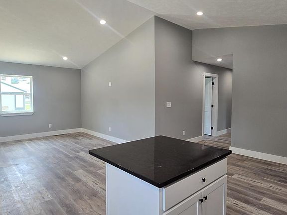 5th image of 505 E Main St