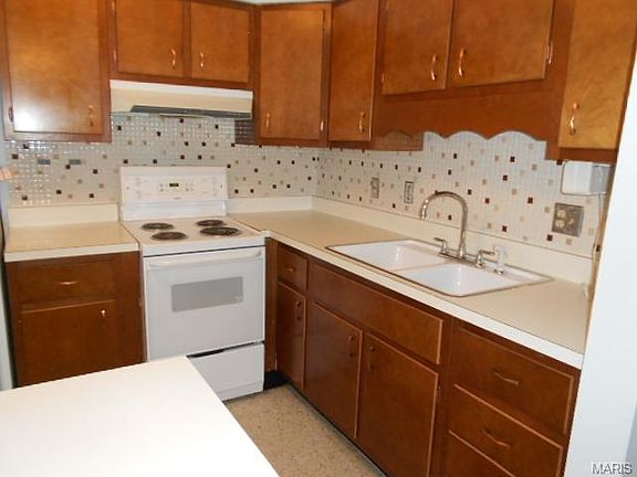 5th image of 9170 Villaridge Ct #7