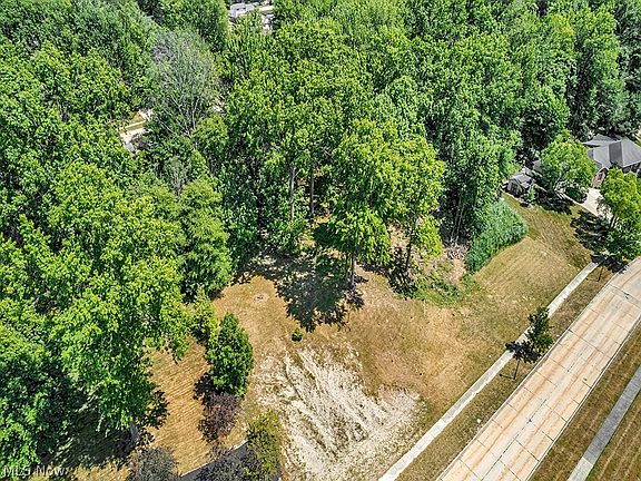5th image of Creekview Dr