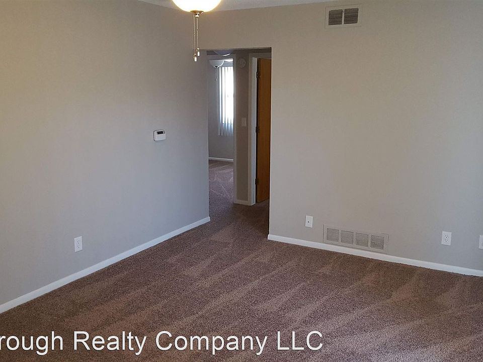 2nd image of 1006 SE Belmont Dr APT 5