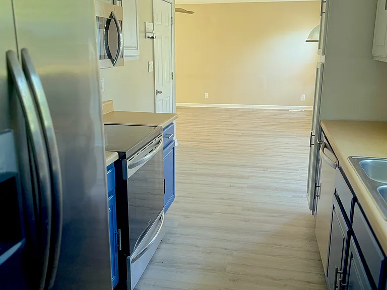 1104 Connemara Way — Photo 8