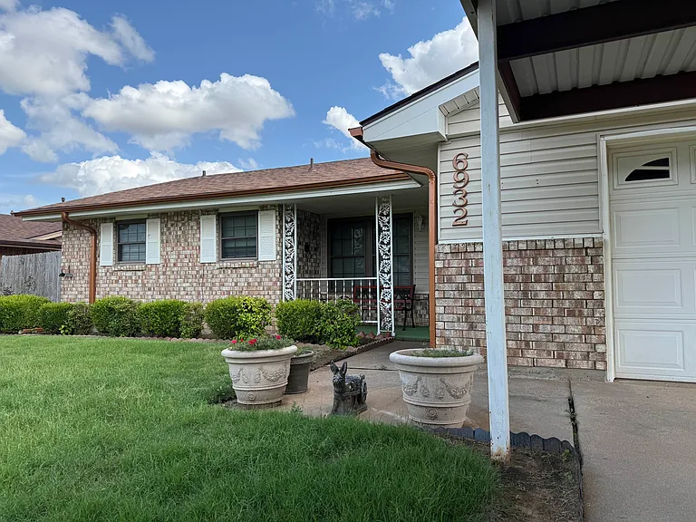 6932 SW Cherokee Ave — Photo 2