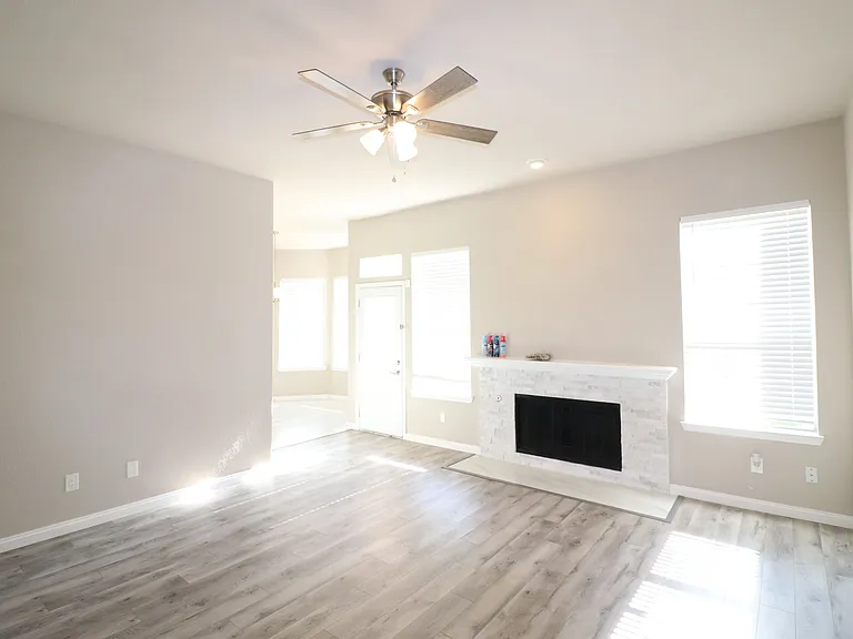 4606 Clay Dr — Photo 8