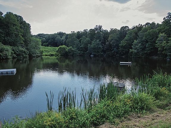 2nd image of 500 Delicious Rd