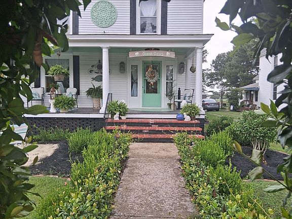 4th image of 17248 Main St