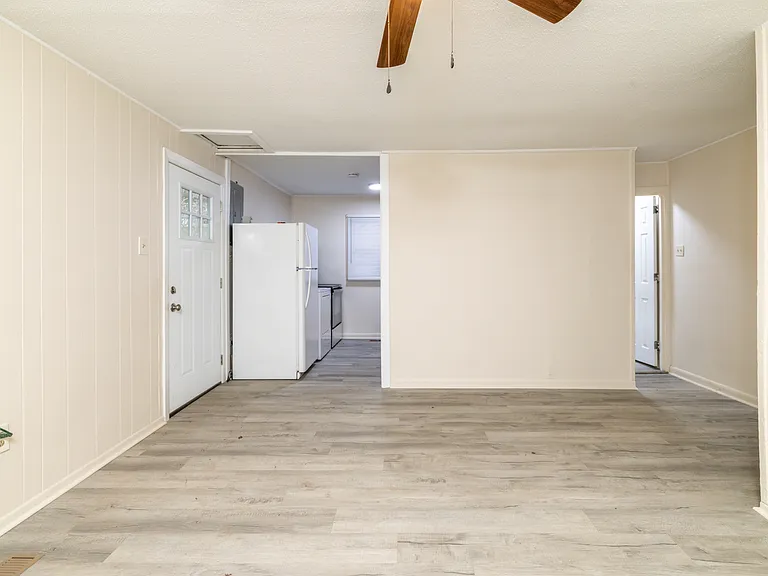 219 Highland Ave — Photo 10