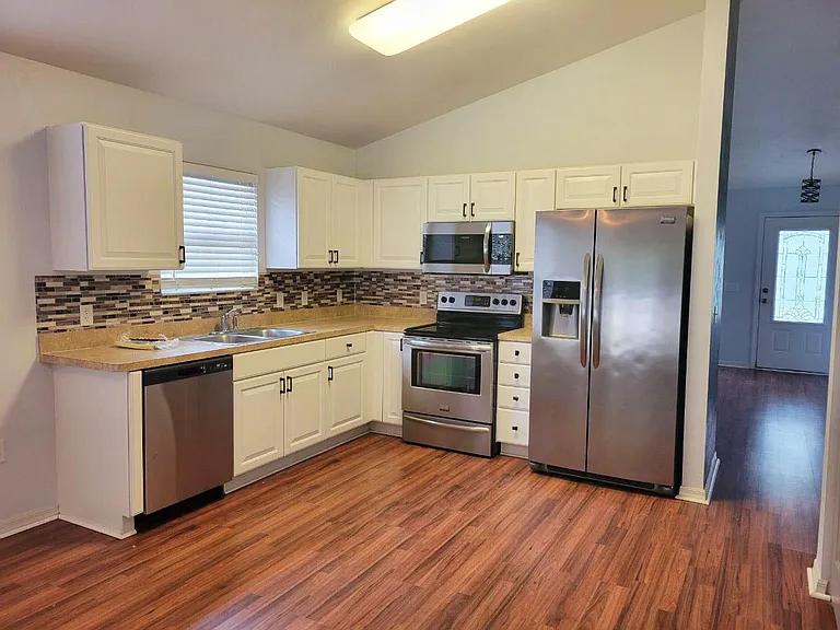 2216 NW 52nd Pl — Photo 8