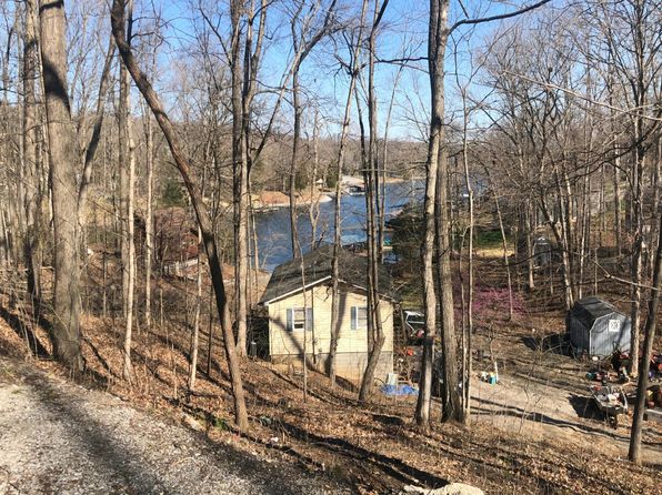 355 Lake Shore Dr N, Goreville, IL 62939
