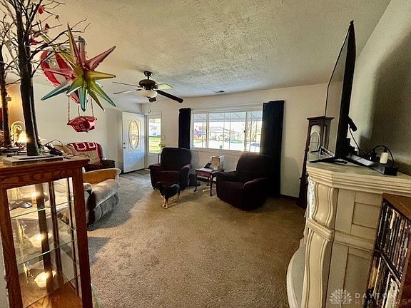 5th image of 5915 Woodmore Dr