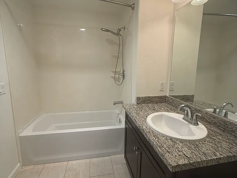 Diamond Creek Condominiums/ Apartments — Photo 38
