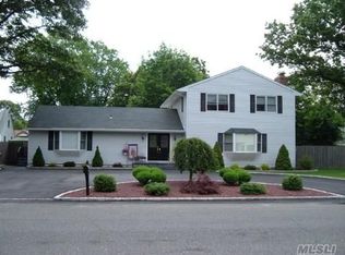 157 Geery Ave, Holbrook, NY 11741