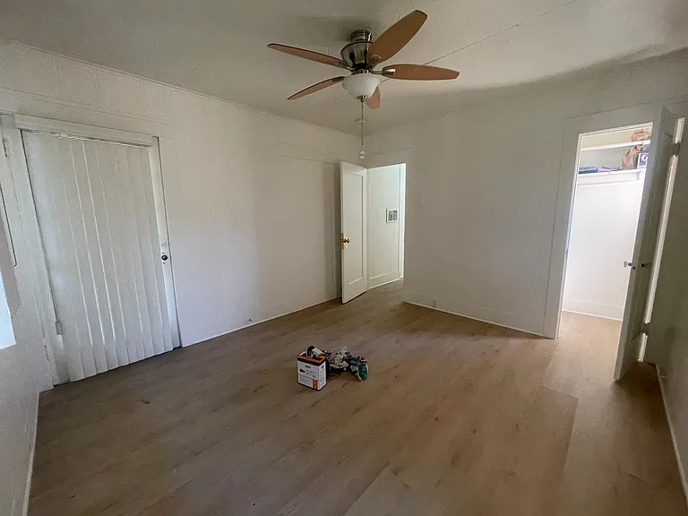 208 S Spruce St — Photo 8