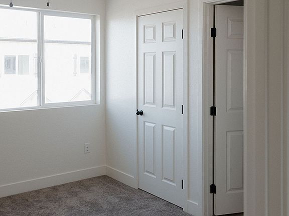5th image of 46 E 9th St S #4