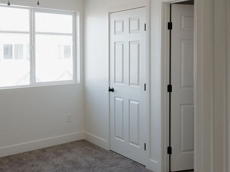 46 E 9th St S #4 — Photo 5