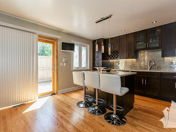 2nd image of 3035 N Lakewood Avenue Rowhome