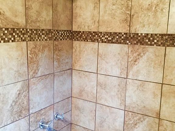 3rd image of 858 W 25th St