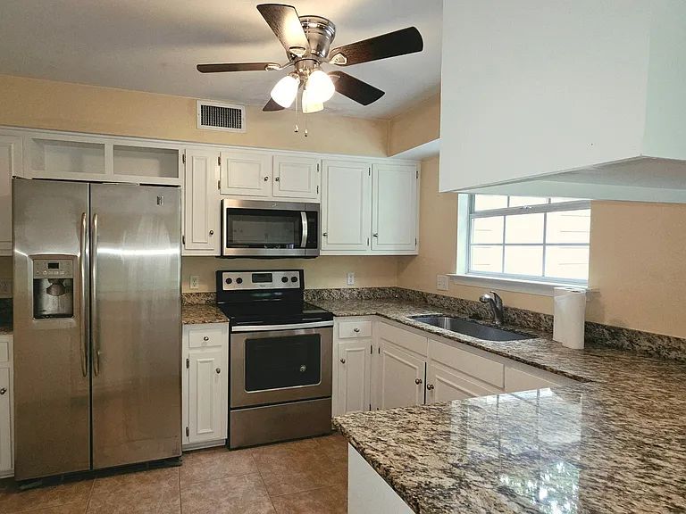 2563 Oak Harbor Dr — Photo 6