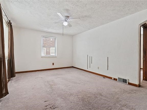 4th image of 1034 Elwell St