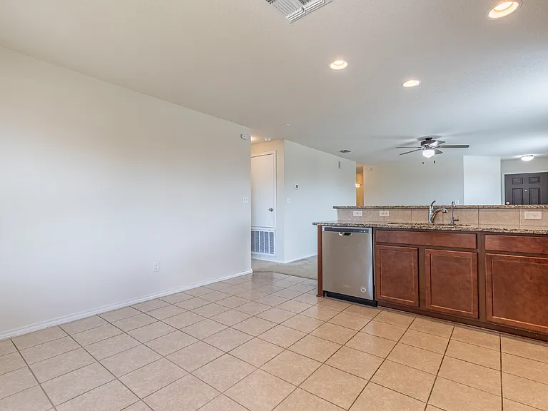 10203 Reyes Hts — Photo 11