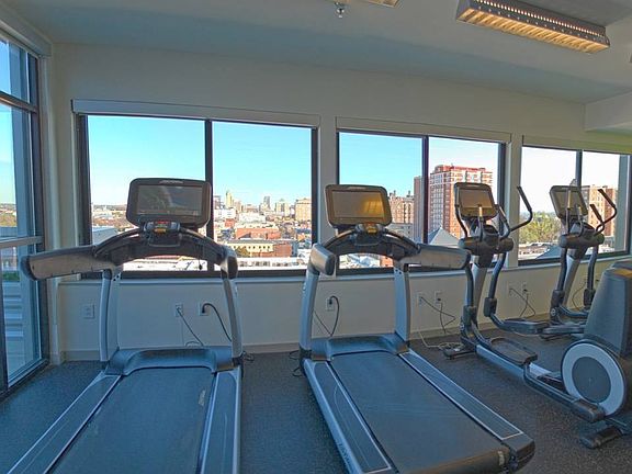 4th image of 406 Shafer St #516