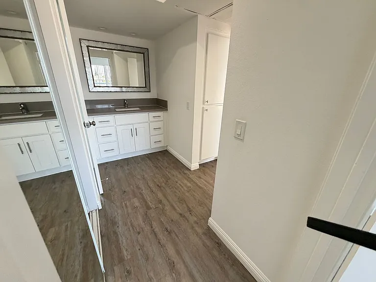Midvale Los Angeles Apartments LLC — Photo 17