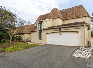 71 Gate House Ln, Edison, NJ 08820