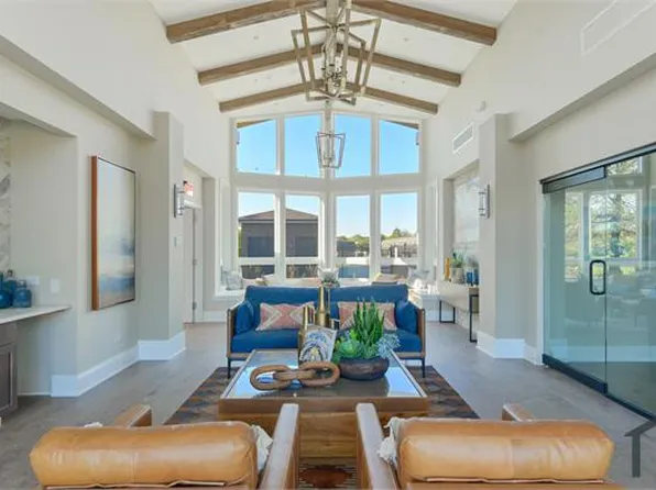 16W610 Honeysuckle Rose Ln #8-203, Willowbrook, IL 60527