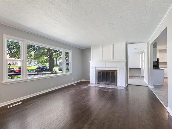 4th image of 235 E Bellevista Dr