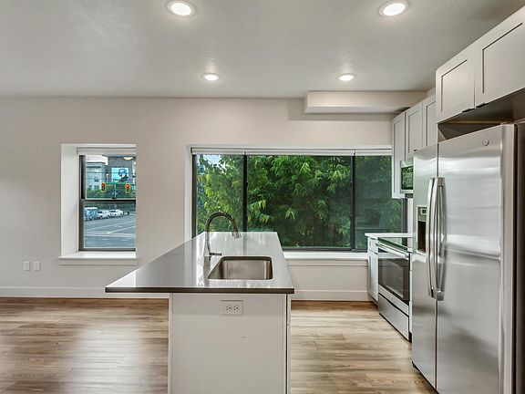 4th image of 606 W North Temple St #206