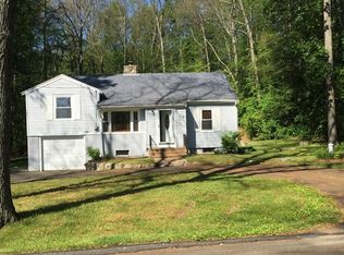 8 Overdale Pkwy, Hopedale, MA 01747