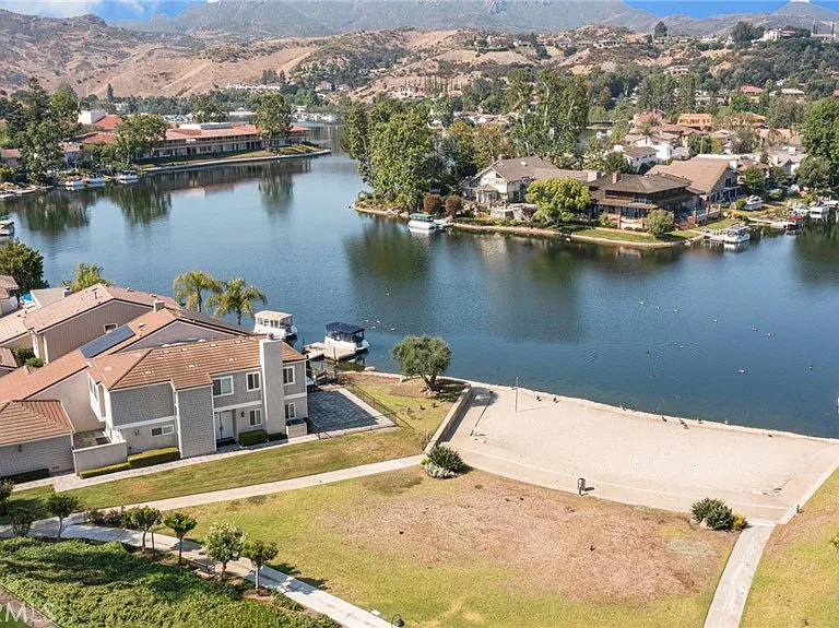 32174 Beachlake Ln — Photo 22