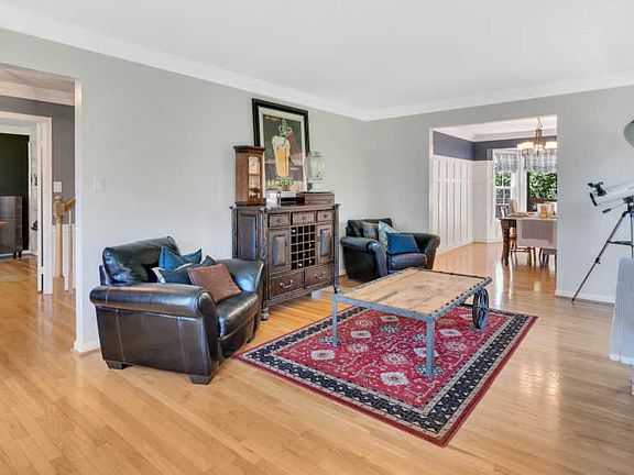 4th image of 2906 Parklawn Ct