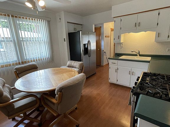 4th image of 13541 Le Claire Ave