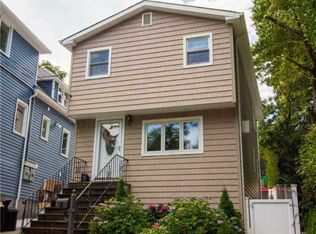 28 Charles St #28, Pt Washington, NY 11050