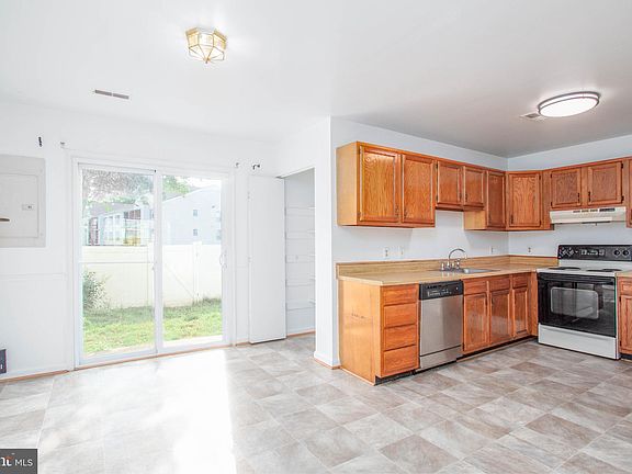 5th image of 103 Powhatan Ct #110