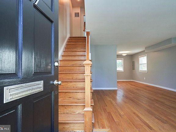 4th image of 327 Laverne Ave