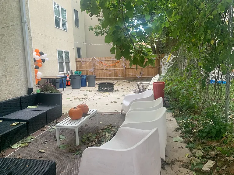 1609 N Sydenham St — Photo 50