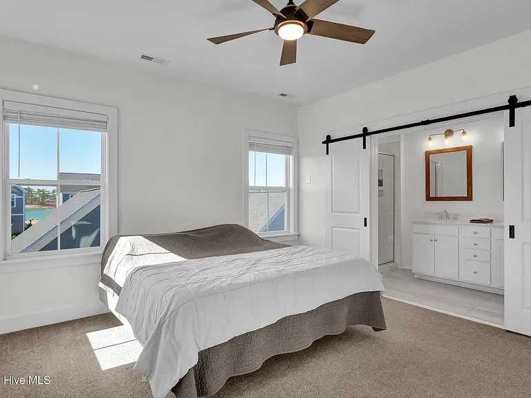 812 Edgerton Dr — Photo 14