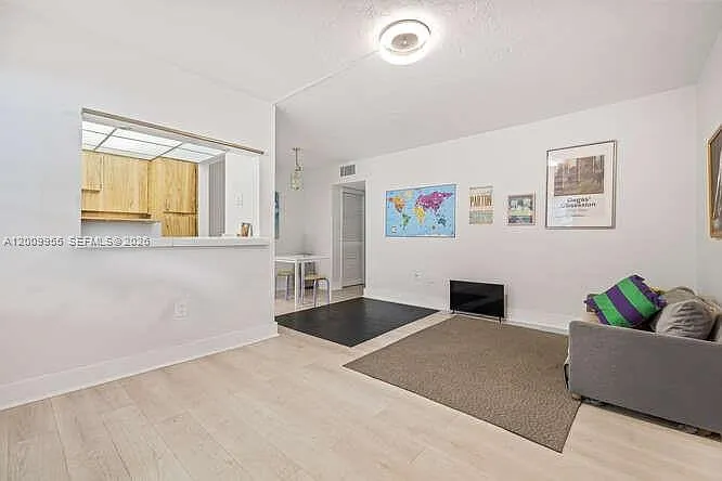 Building Photo - 9140 Collins Ave #C