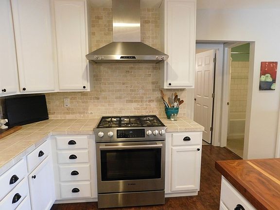 4th image of 22793 Lakeside Dr