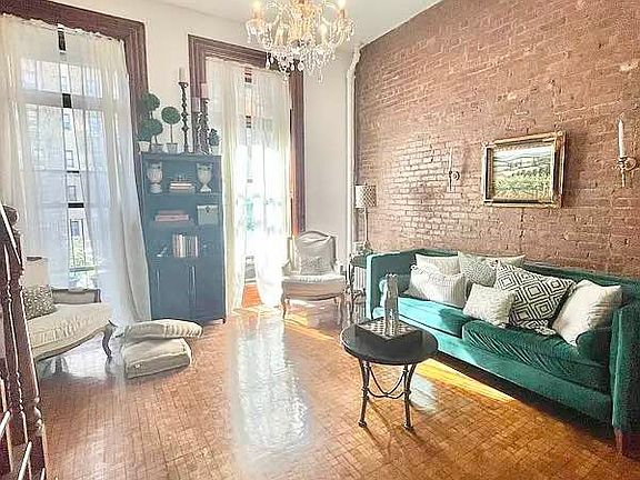 3rd image of 137 W 86th St