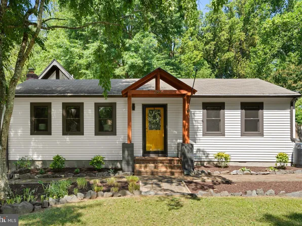 2844 Woodlawn Ave, Falls Church, VA 22042
