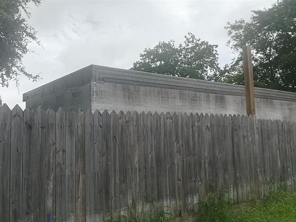 3rd image of 13 4th Ave N