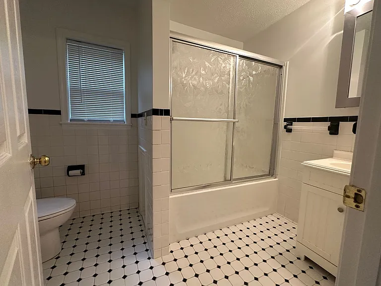 109 E Pall Mall St — Photo 8