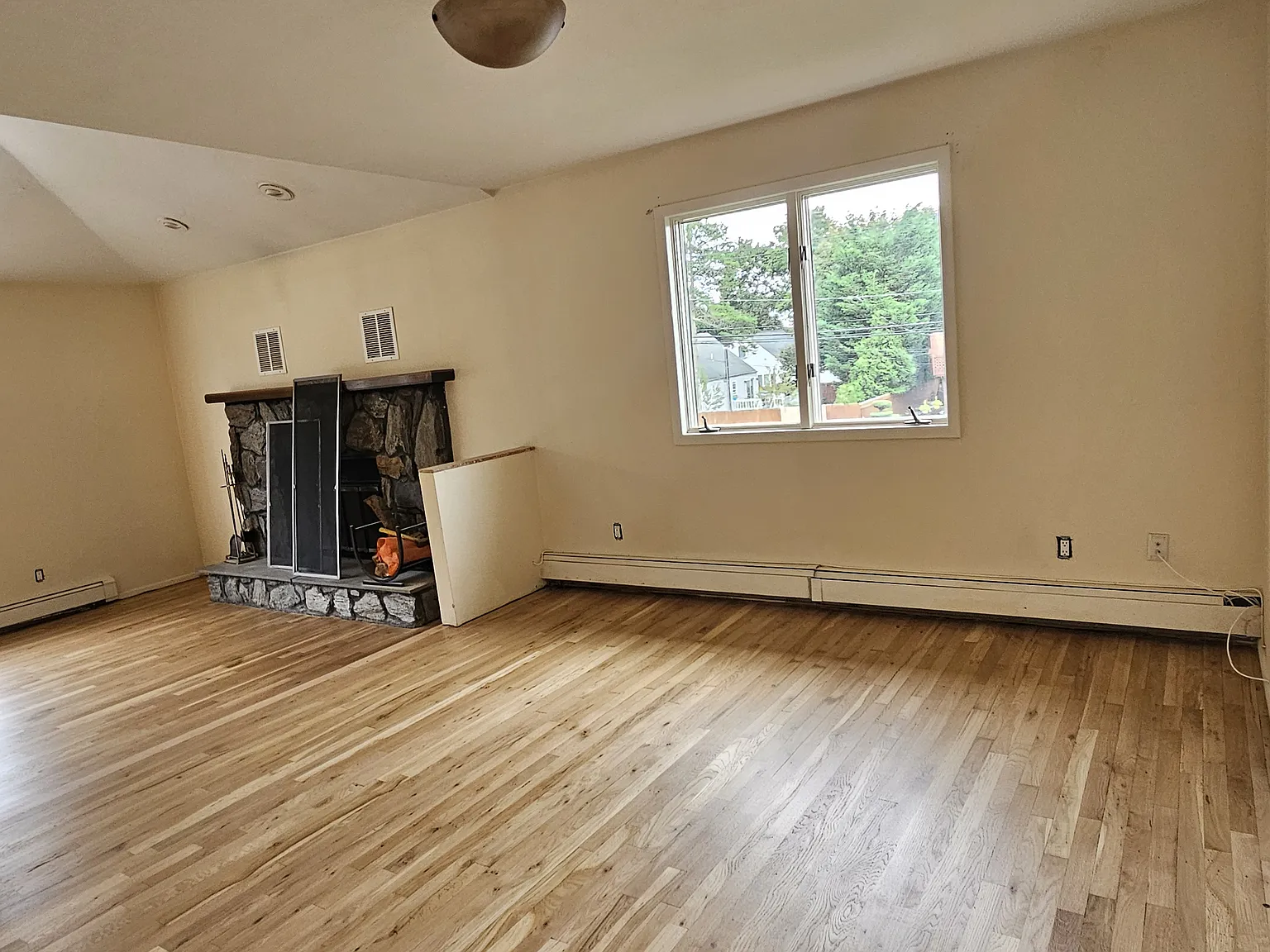 3 bed, 1800 sqft, $3,800 — Photo 2
