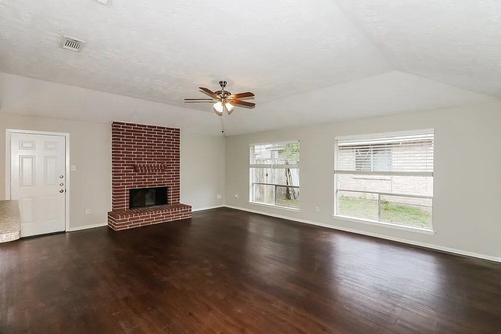 3 bed, 2.0 bath, 1541 sqft, $1,660 — Photo 4