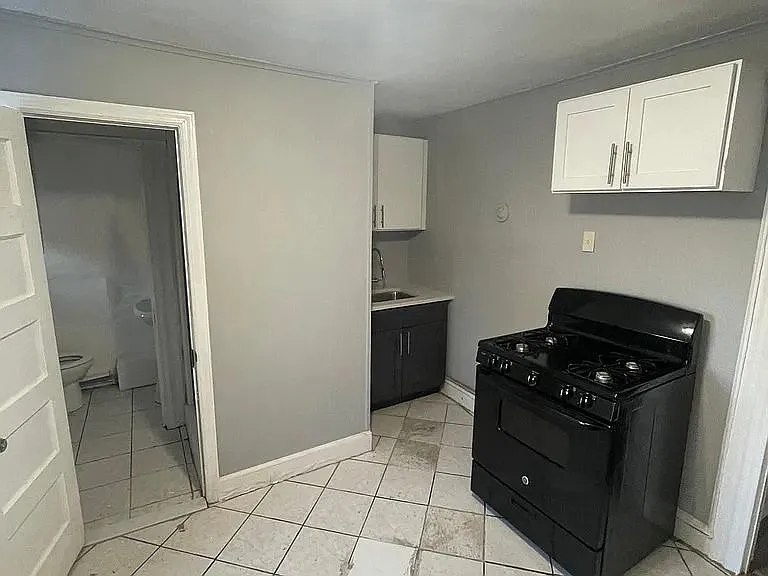 262 Chadwick Ave #C — Photo 1